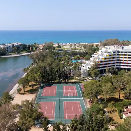 Курортный комплекс Megasaray